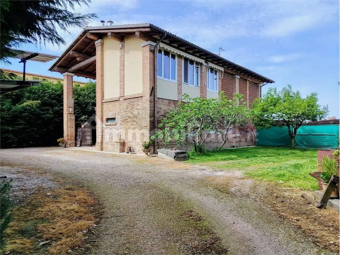 Casa indipendente in vendita a Cento