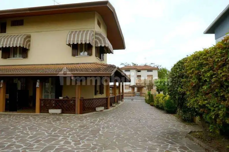Villa in asta a Prata di Pordenone