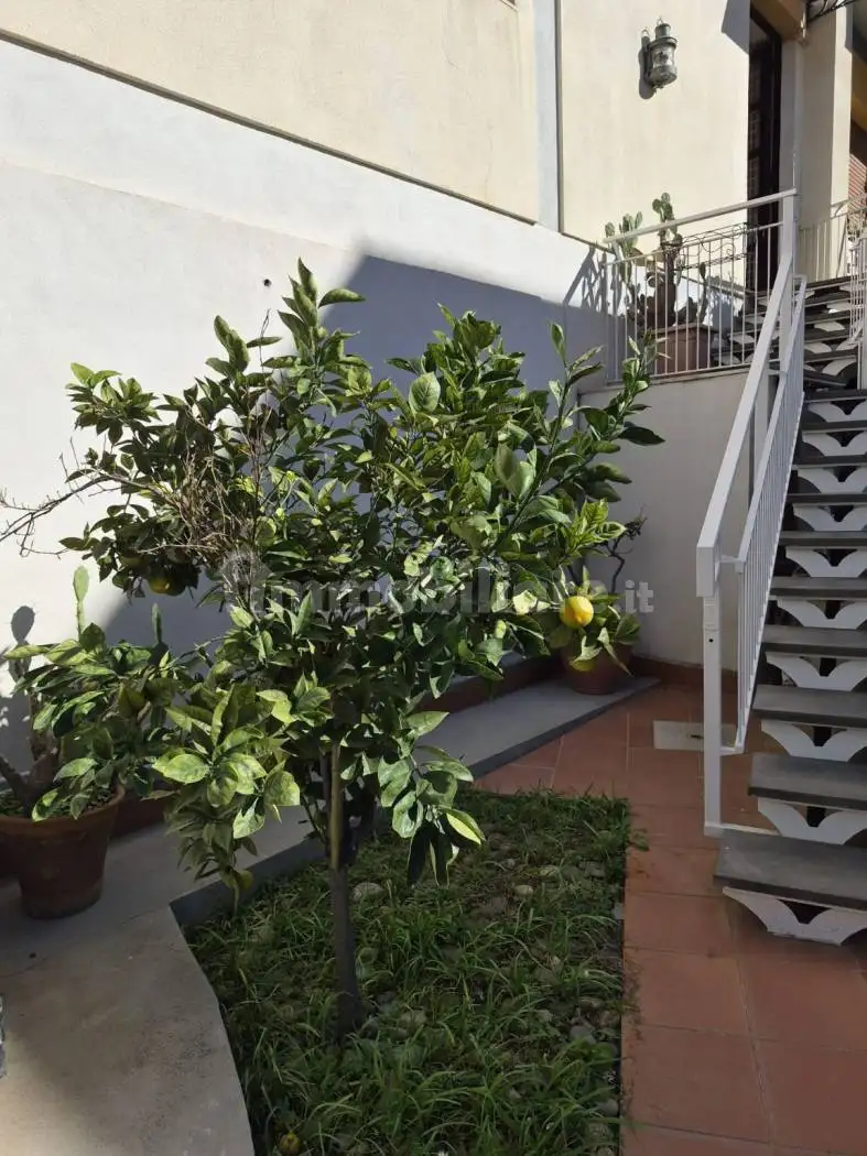 Appartamento in affitto a Aci Castello