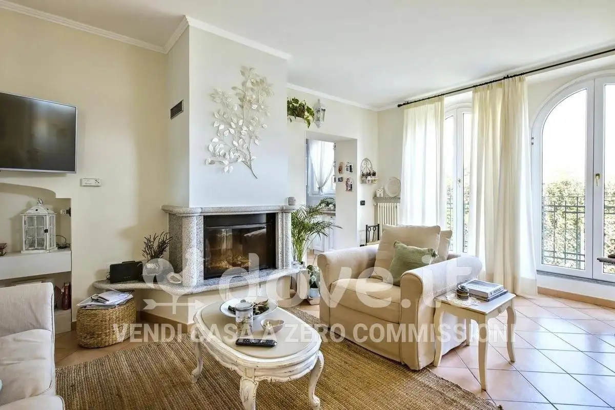 Villa in vendita a Brusimpiano