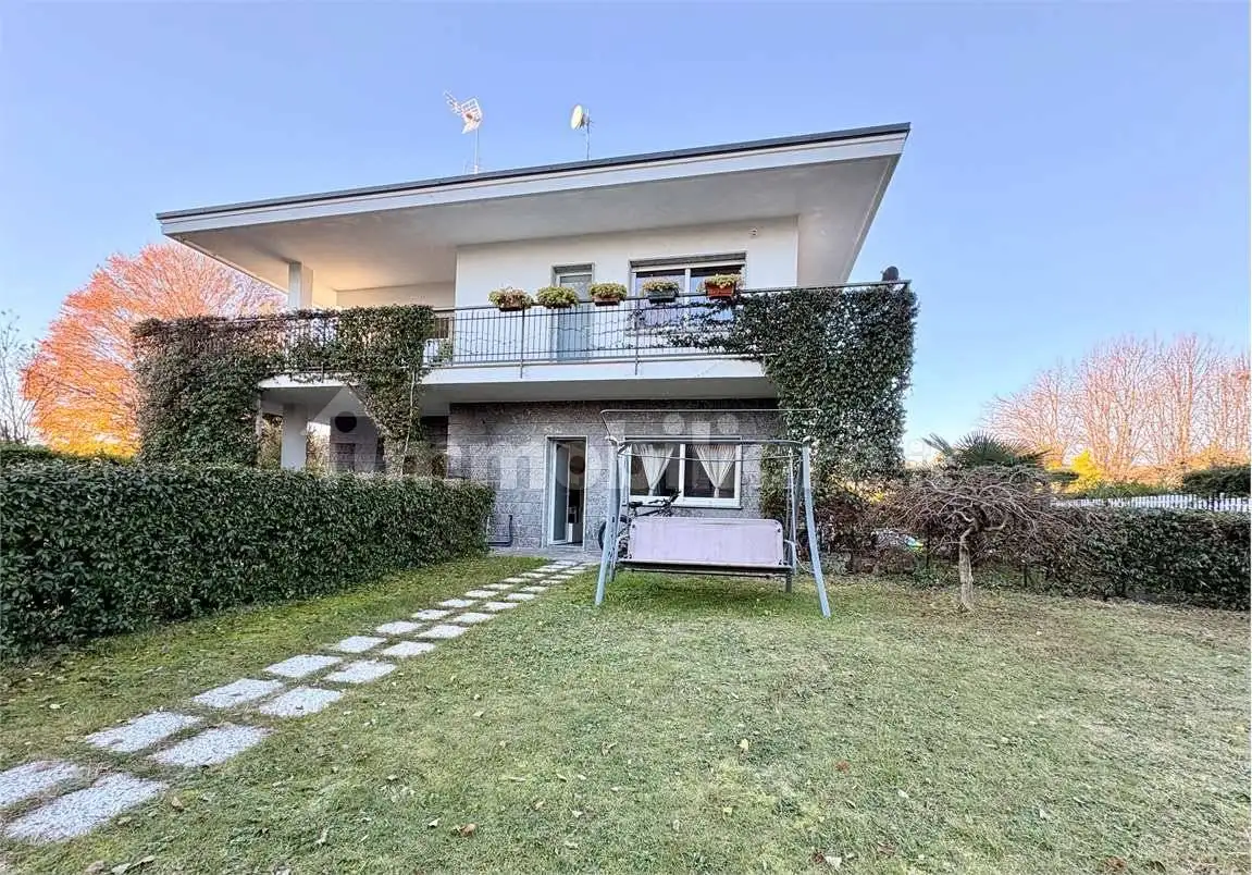 Appartamento in affitto a Dormelletto