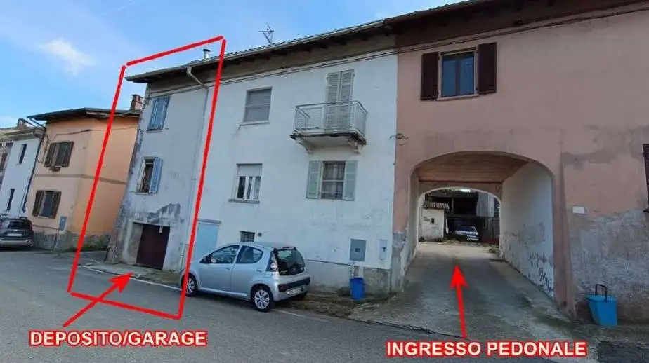 Casa indipendente in asta a Rive