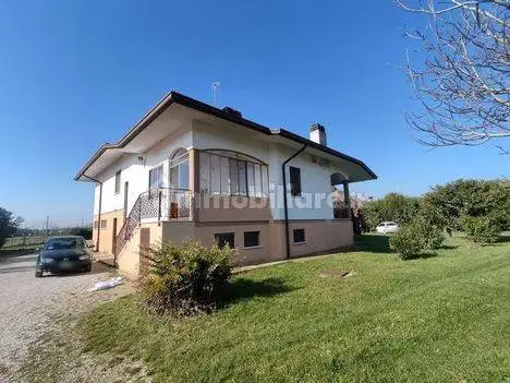 Villa in asta a Santa Maria la Longa