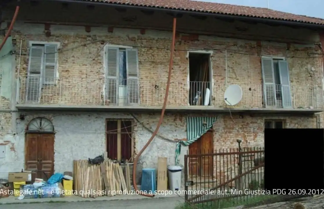 Casa indipendente in asta a Viale