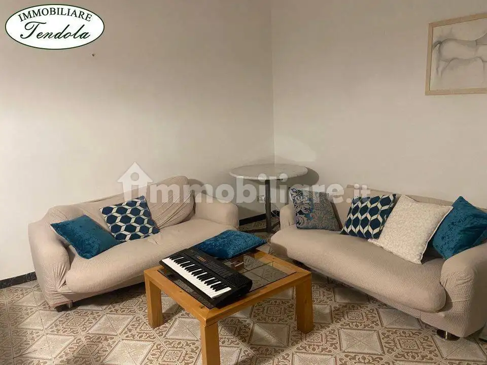 Casa indipendente in affitto a Luni