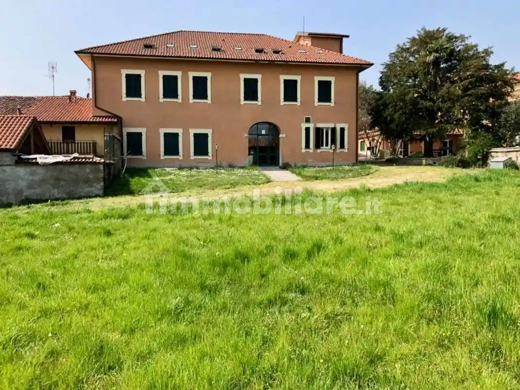 Casa indipendente in vendita a Besana in Brianza