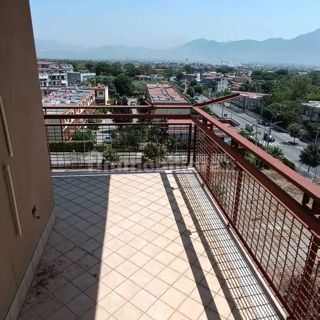 Quadrilocale buono stato, quinto piano, Boscoreale - foto 2