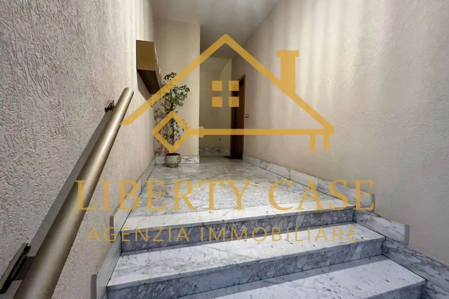 Trilocale via Massaua 108, Semicentro, Vercelli - foto 2