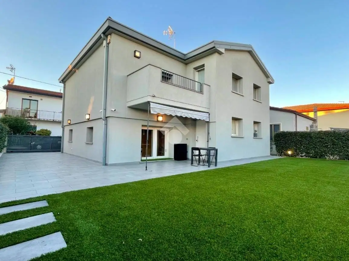Villa in vendita a Selvazzano Dentro