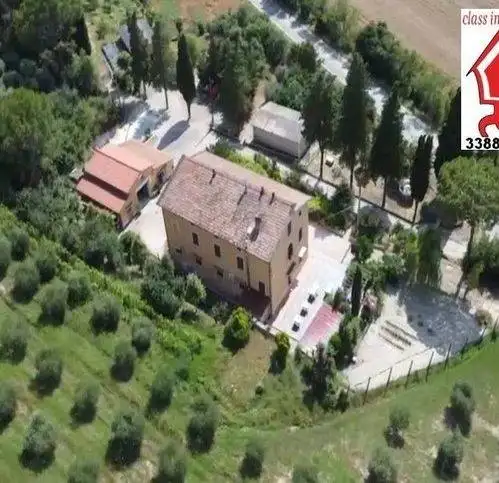 Rustico - Casale in vendita a Chiusi