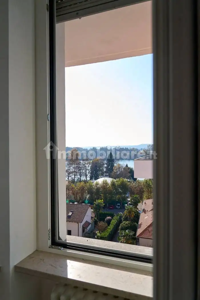 Trilocale via Roma 19, Centro, Angera - foto 2