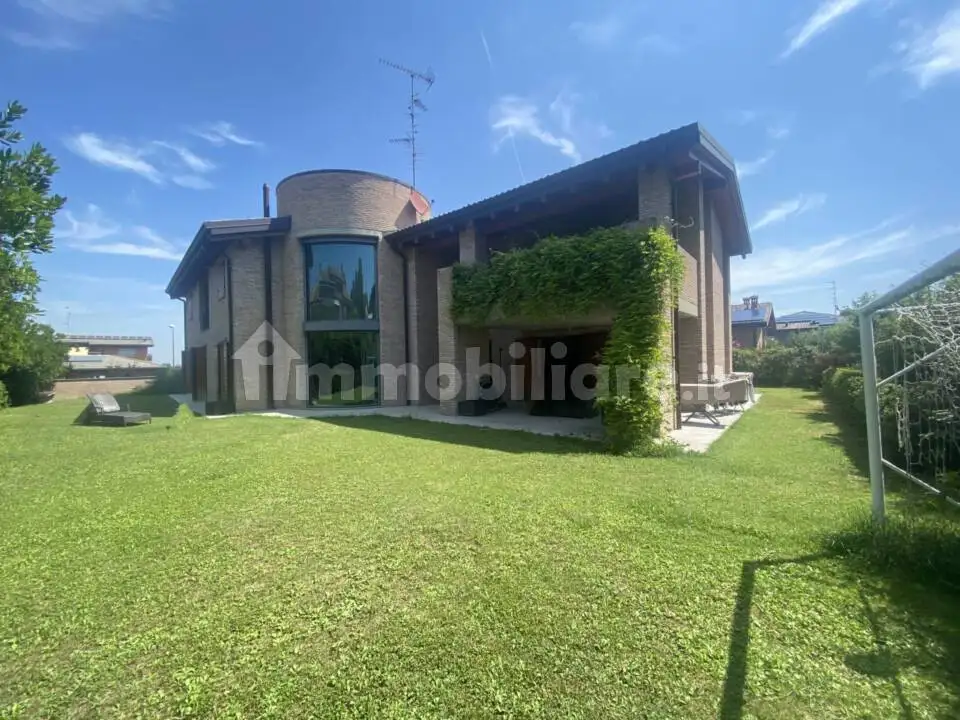 Villa in asta a Quattro Castella
