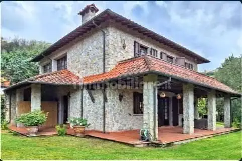 Villetta a schiera in asta a Camaiore