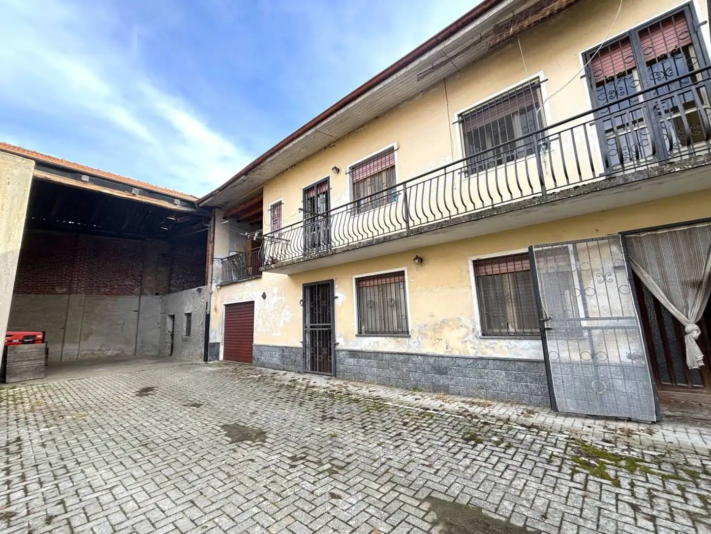 Casa indipendente in vendita a Alice Castello