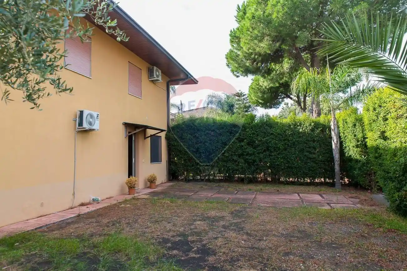 Terratetto plurifamiliare via Sacerdote Messina 10, Santa Maria La Stella, Aci Sant'Antonio - foto 2