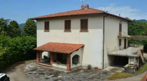 Villa in asta a Scarperia e San Piero