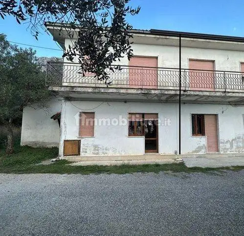Villa in vendita a Valva
