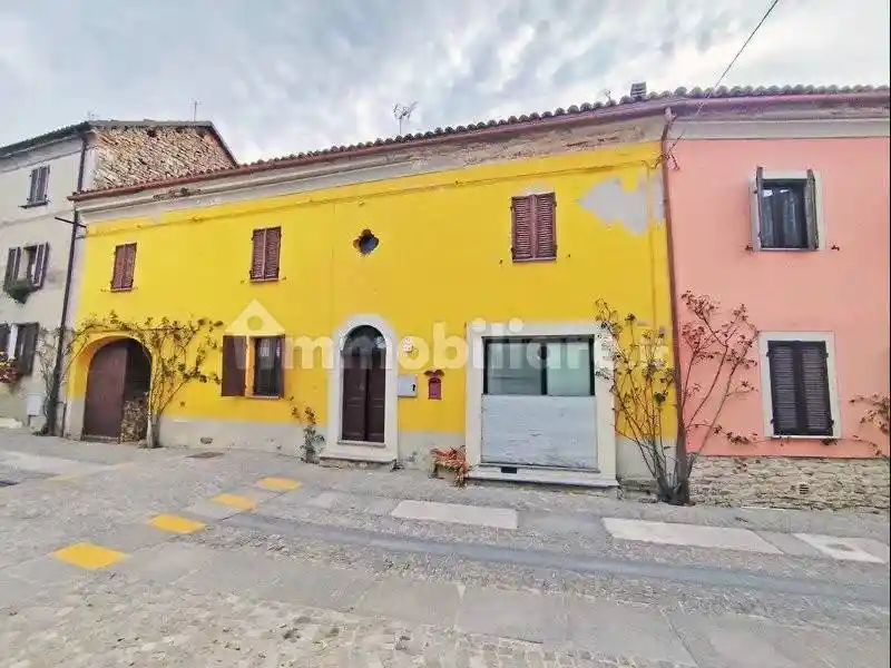 Terratetto unifamiliare 300 m², da ristrutturare, Centro, Bossolasco - foto 2