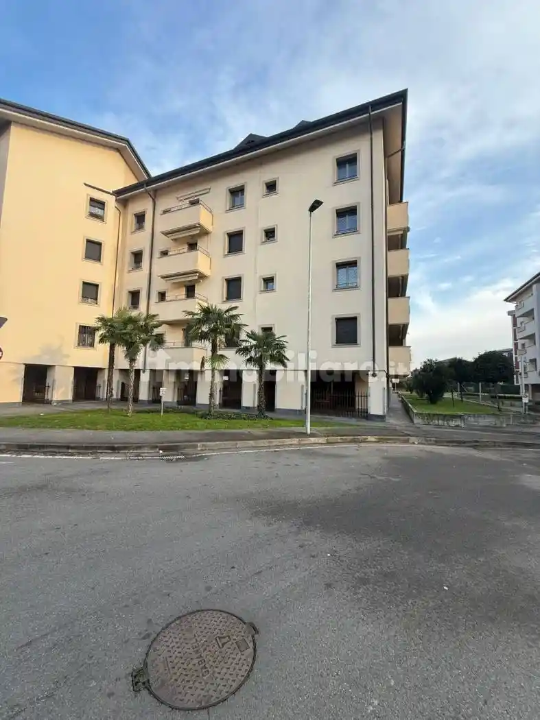 Appartamento in vendita a Locate di Triulzi