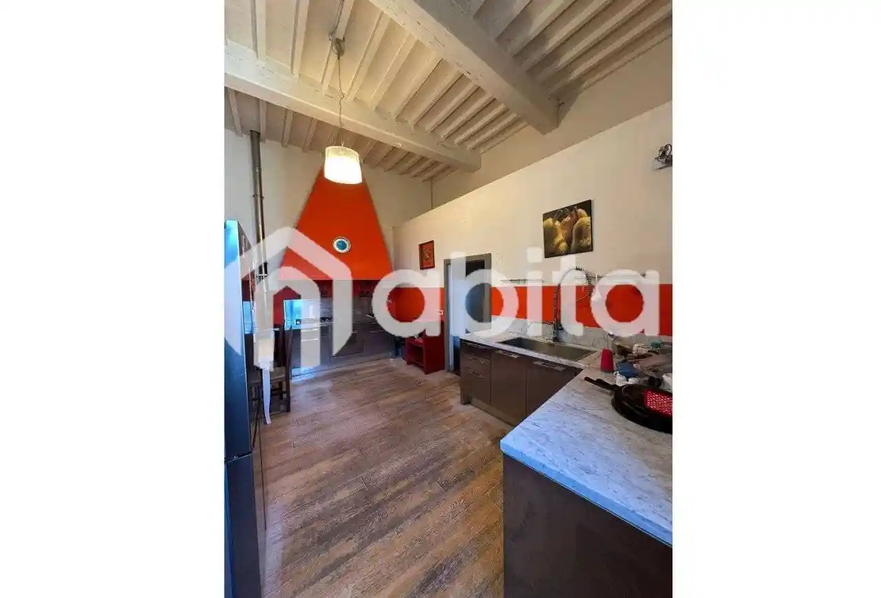 Appartamento in vendita a Bucine