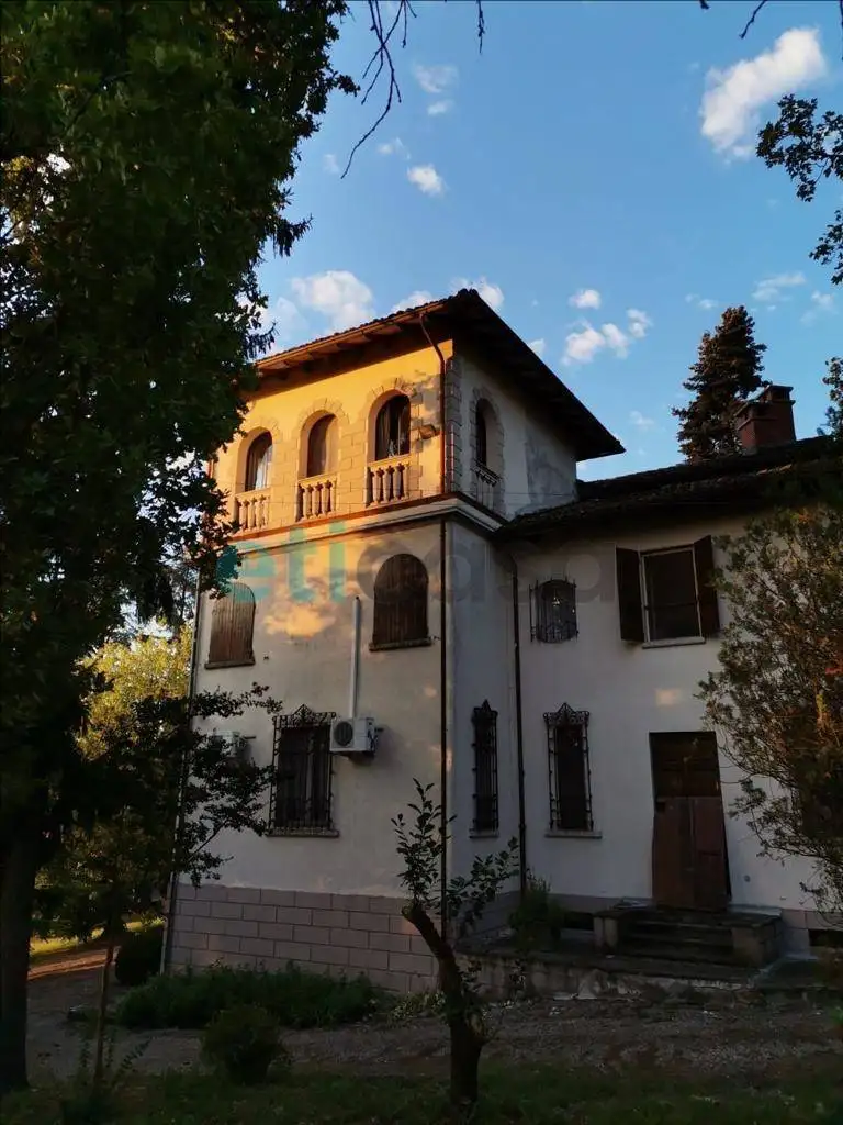 Villa in vendita a Ziano Piacentino