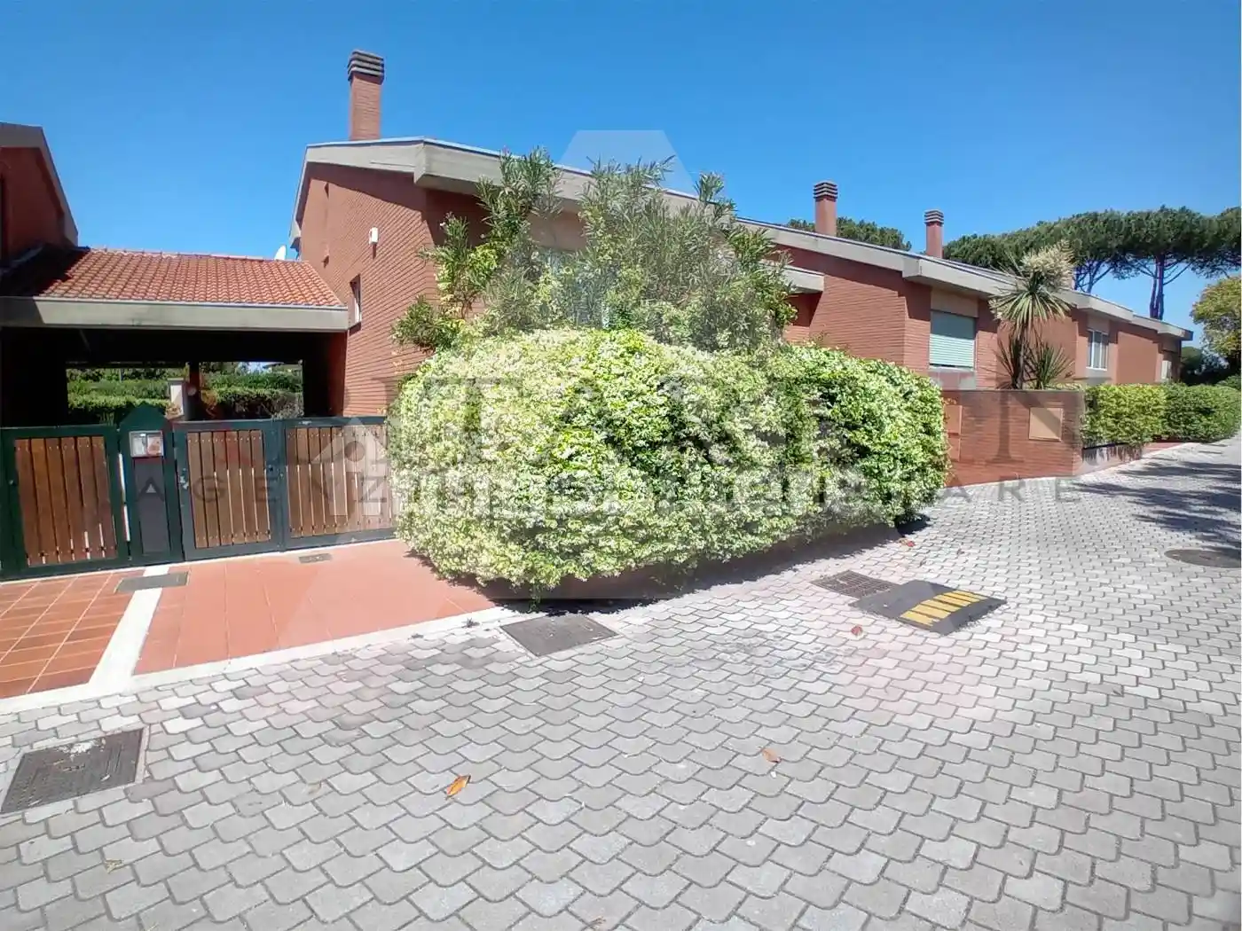 Villa bifamiliare via Gian Francesco Malipiero 76, Infernetto, Roma - foto 2