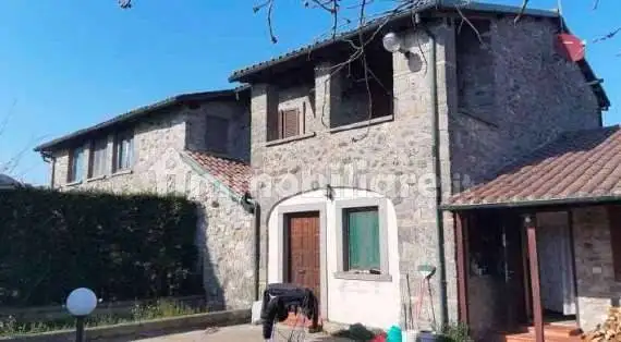 Villetta a schiera in asta a Viterbo