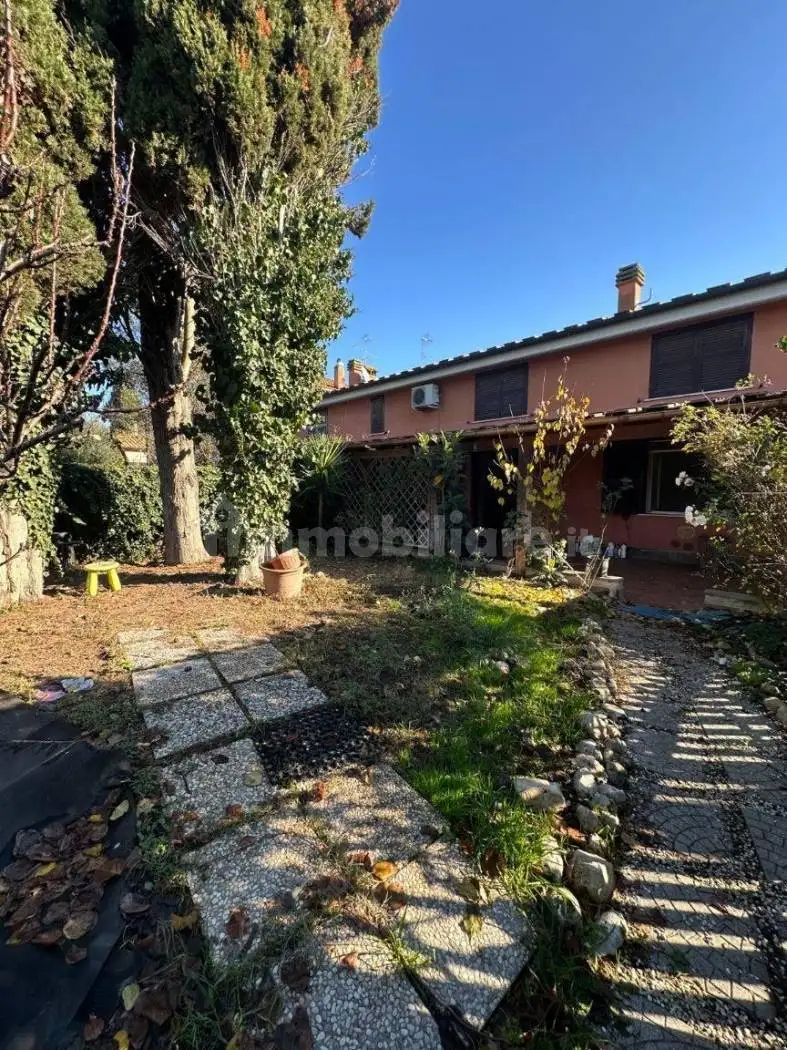 Villetta a schiera in affitto a Roma