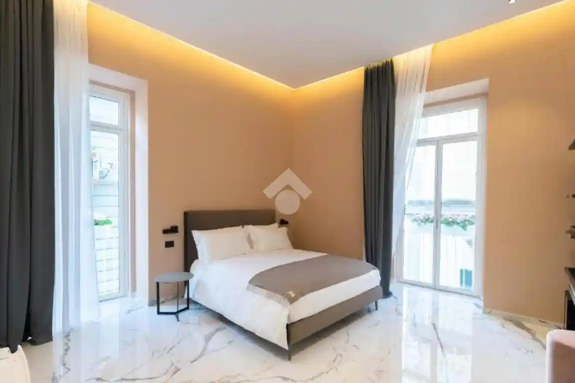 Appartamento via Carlo Poerio 9, Chiaia, Napoli - foto 2