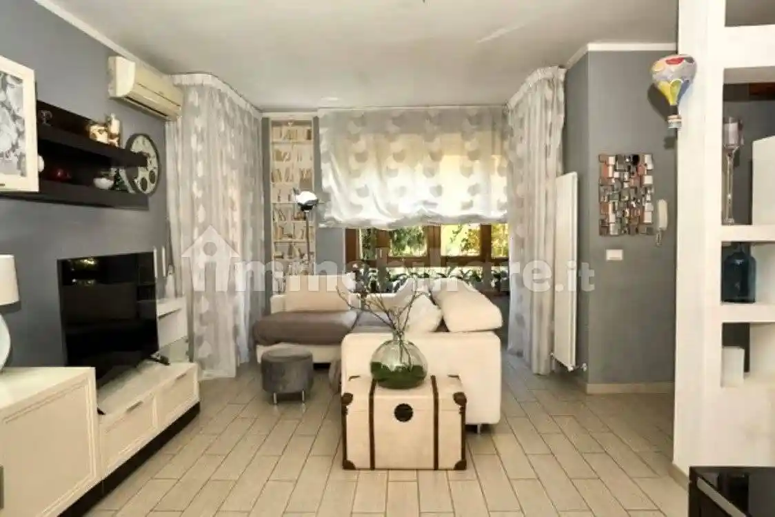 Appartamento via Aldo Moro 17, Centro, Aprilia - foto 2