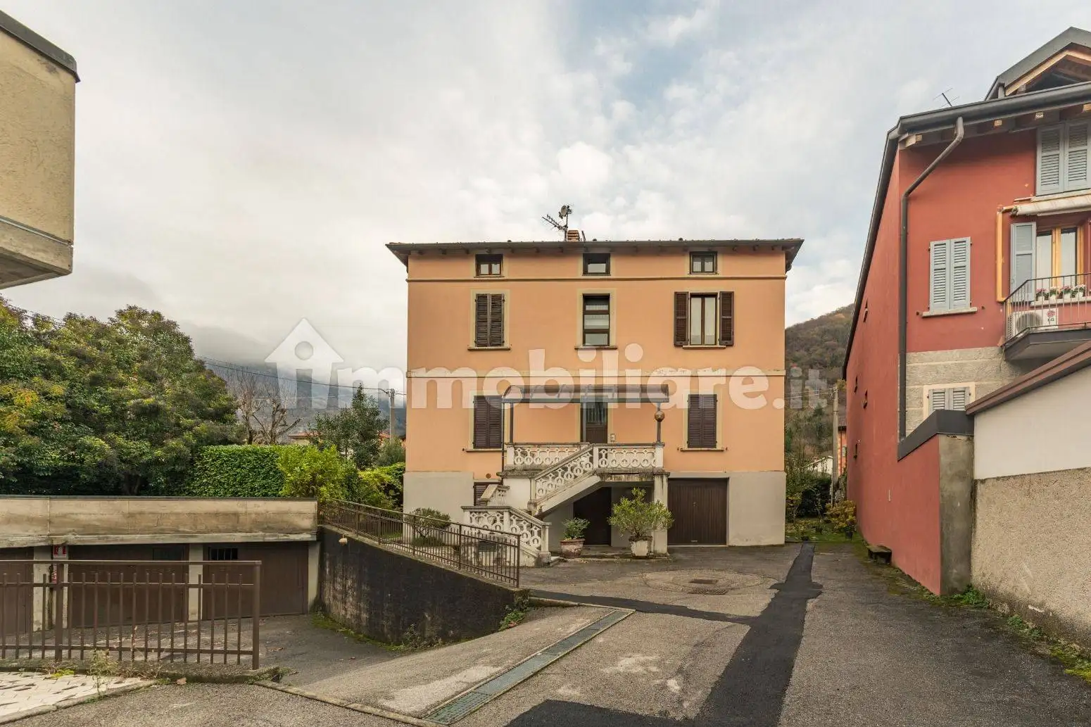 Appartamento in villa via Francesco Tosi, 13, Canzo - foto 2