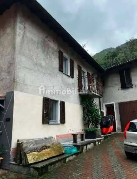 Casa indipendente in asta a Bisuschio