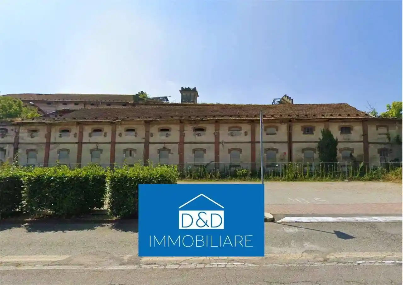 Palazzo - Stabile in vendita a Santhià