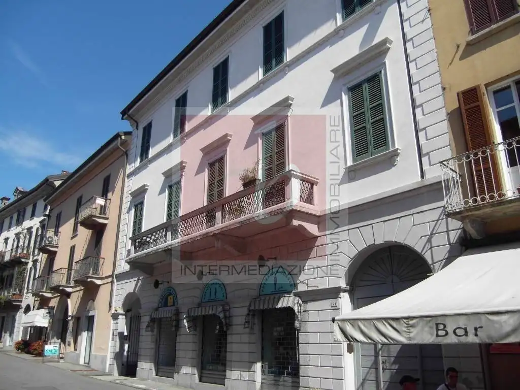 Appartamento in vendita a Laveno-Mombello