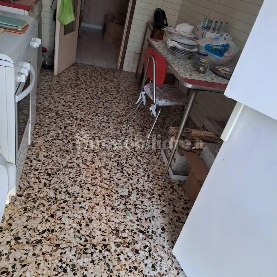 Trilocale buono stato, secondo piano, Semicentro, Vercelli - foto 4