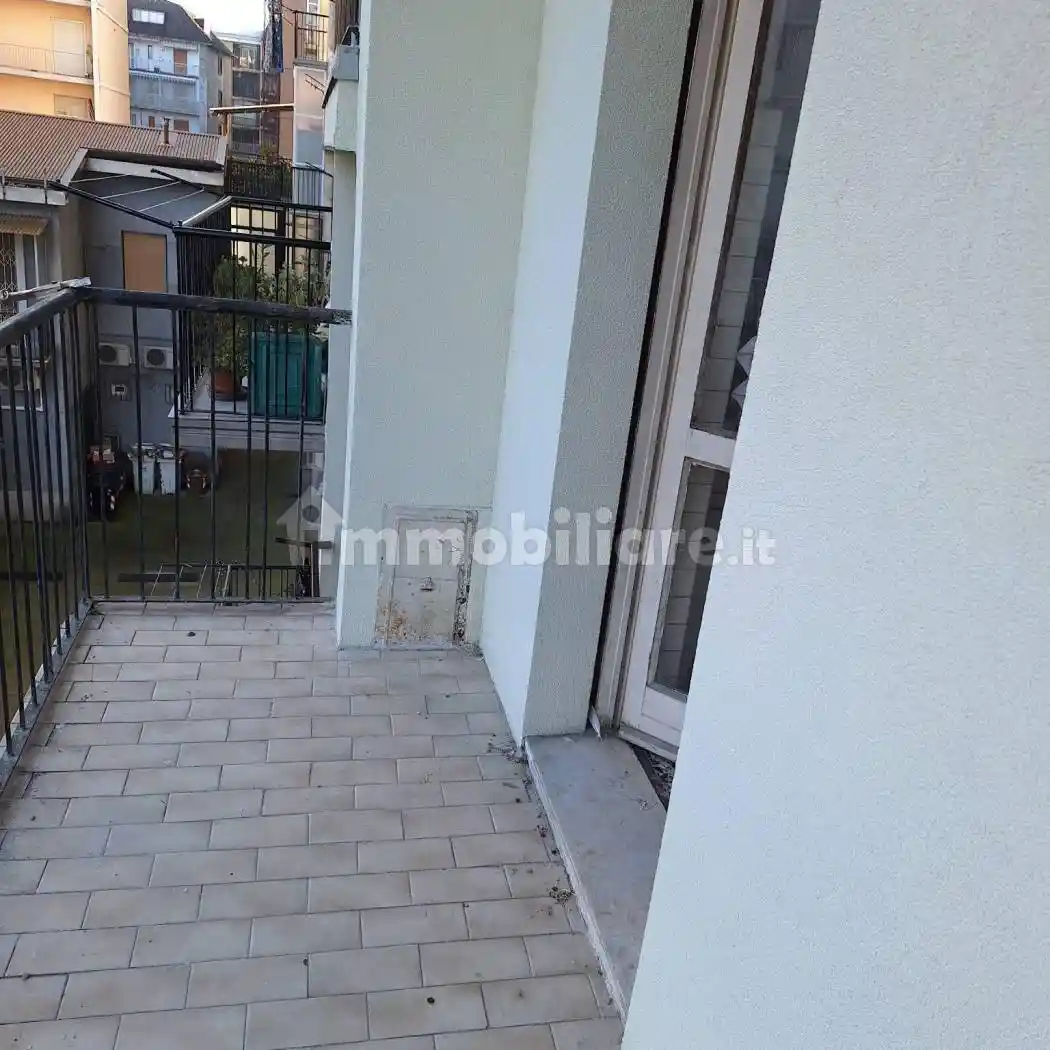 Trilocale buono stato, secondo piano, Semicentro, Vercelli - foto 5