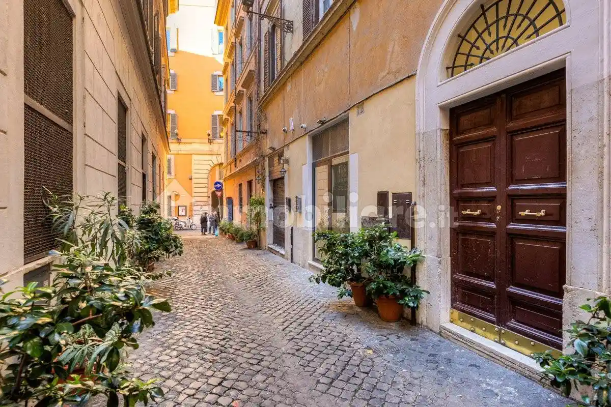 Trilocale vicolo della Vaccarella, Montecitorio, Roma - foto 2