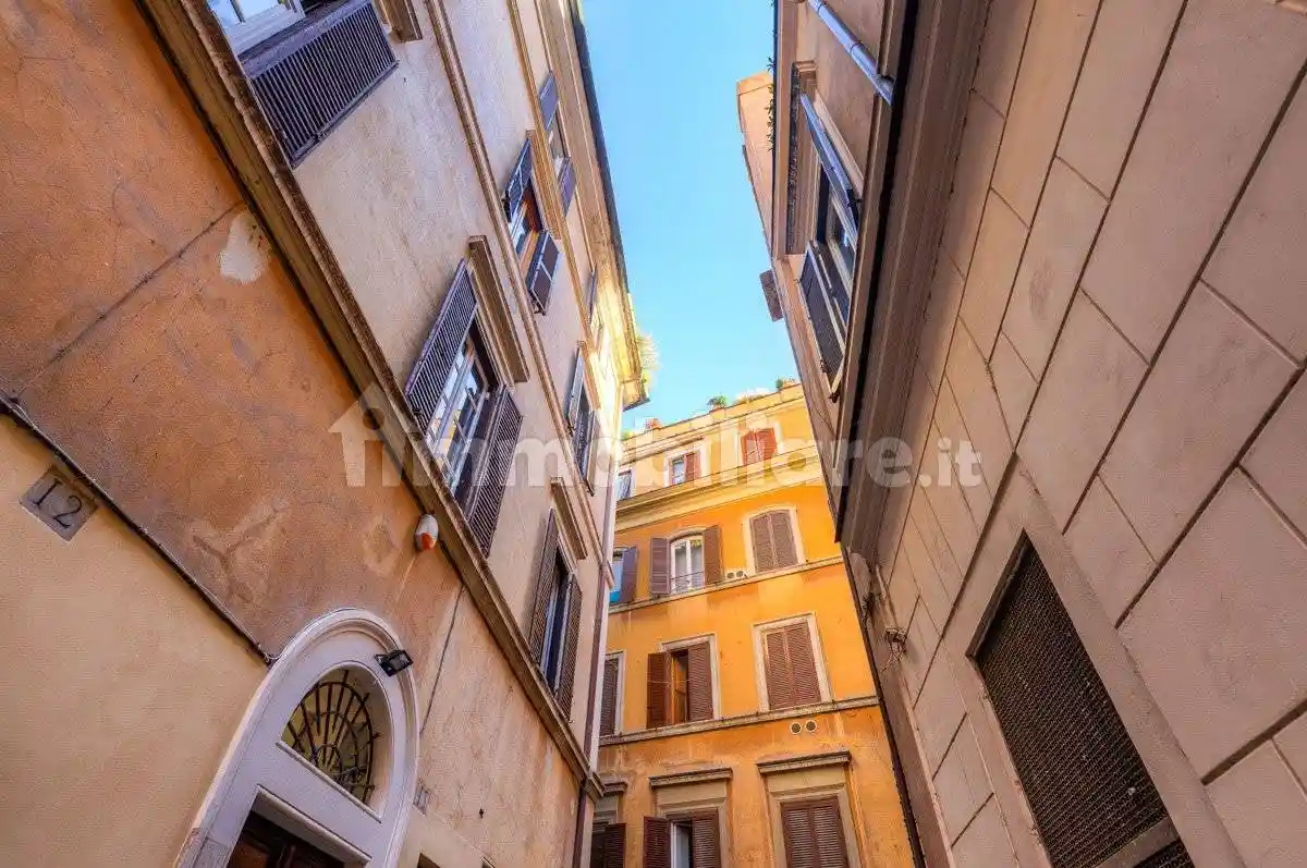 Trilocale vicolo della Vaccarella, Montecitorio, Roma - foto 3