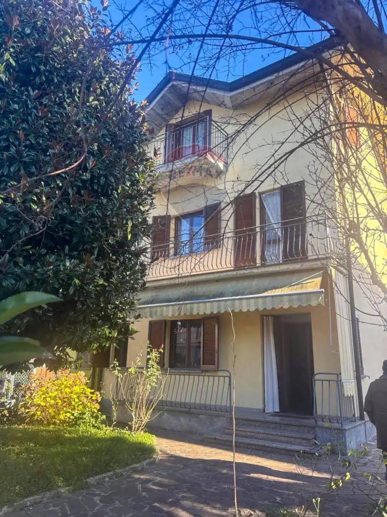 Casa indipendente in vendita a Levate