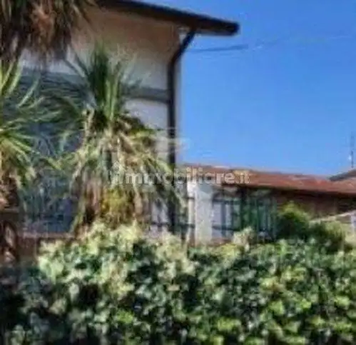 Villa in asta a Massa e Cozzile