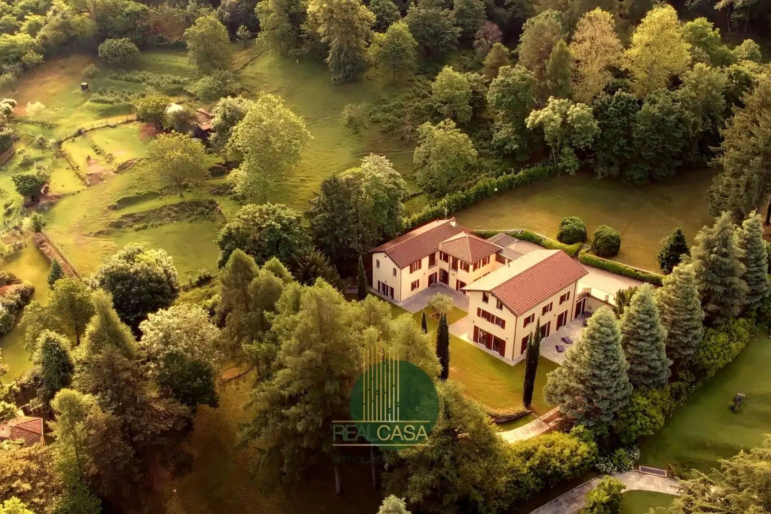 Palazzo - Edificio in vendita a Canzo