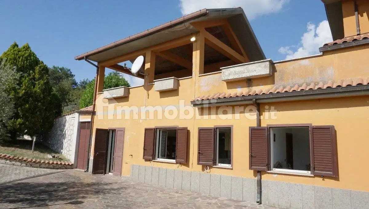 Villa in vendita a Rocca Sinibalda