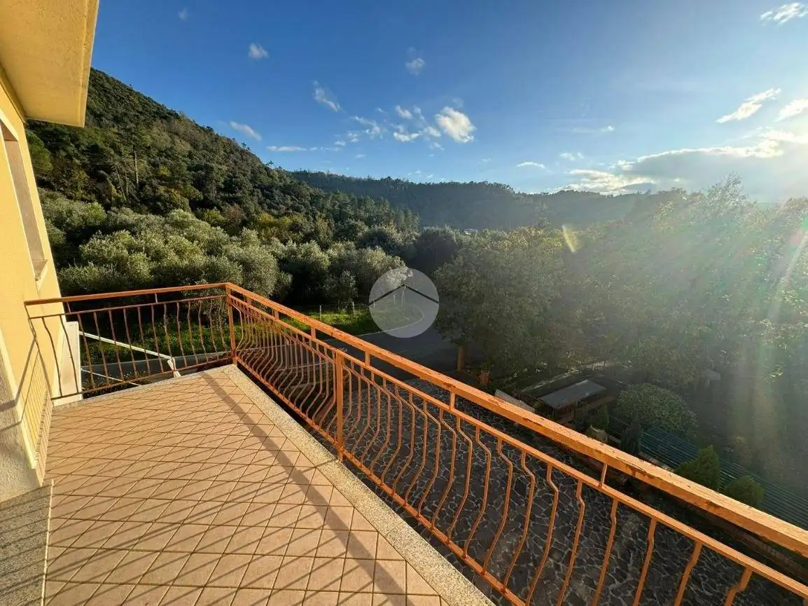 Appartamento in vendita a Castiglione Chiavarese