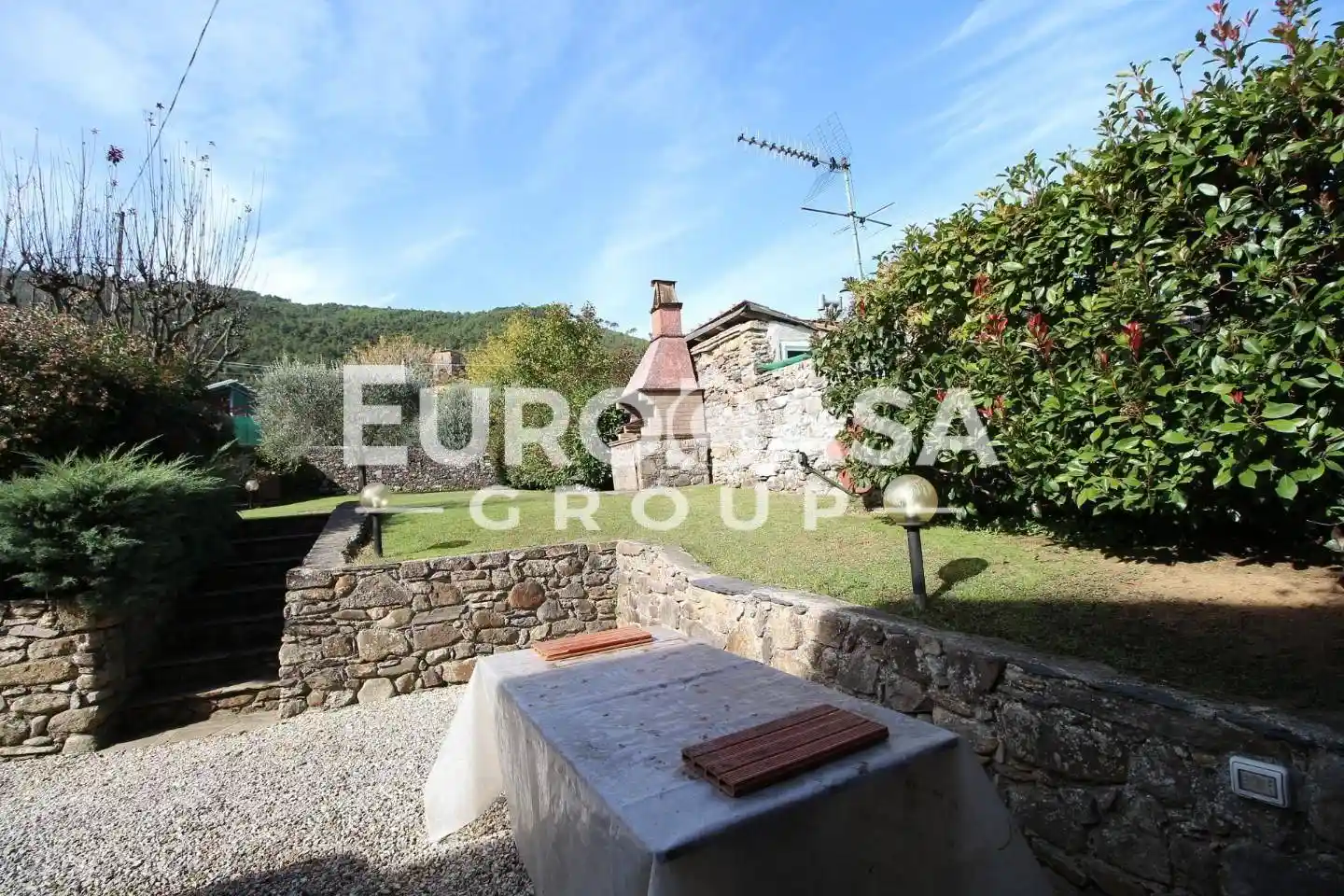 Villa unifamiliare via della Chiesa,  26, Massa Macinaia - San Leonardo, Capannori - foto 2