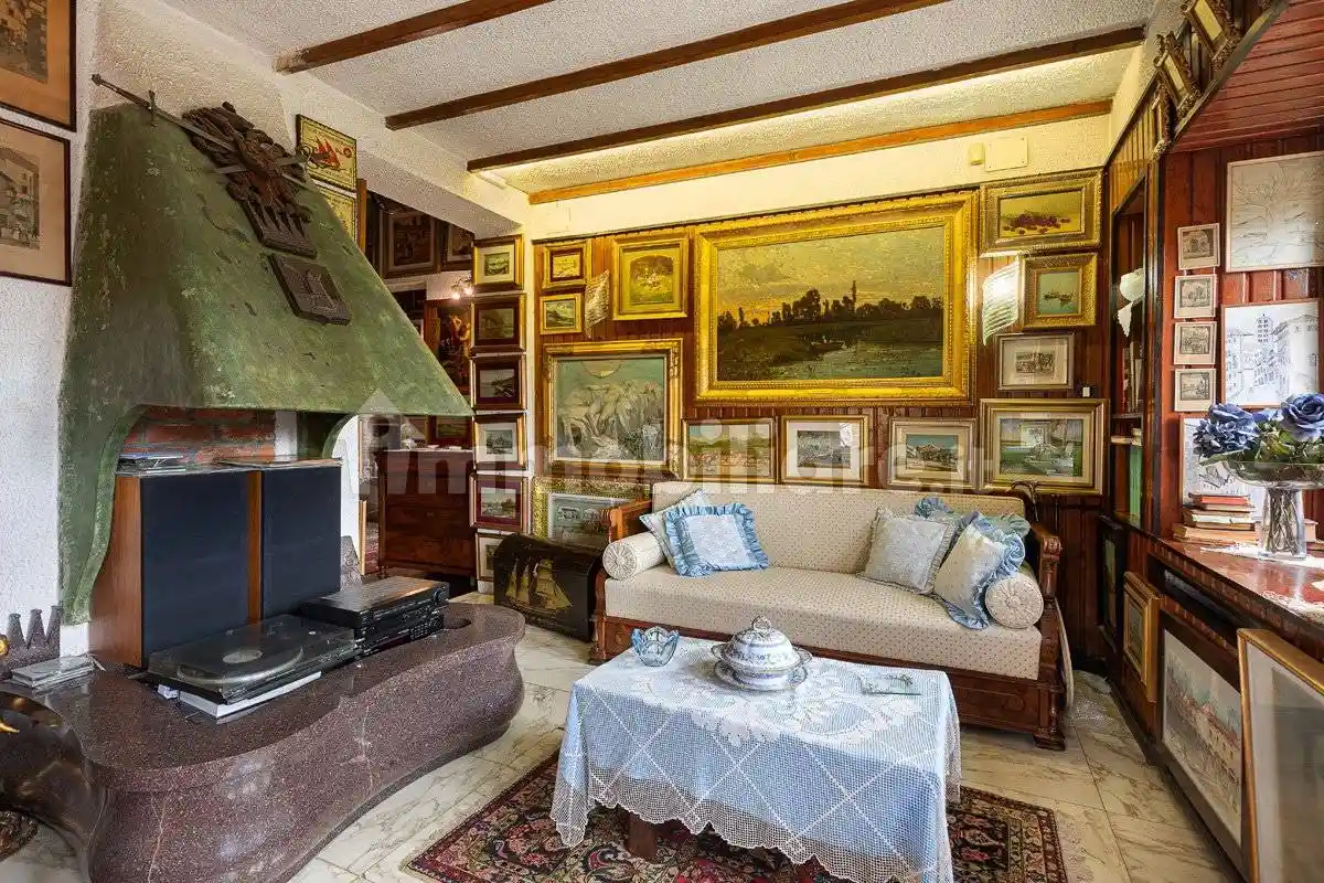 Villa in vendita a Dorno