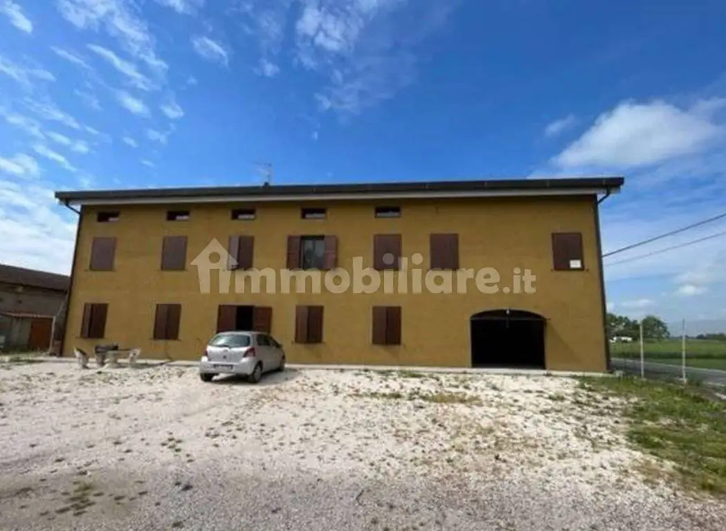 Villa in asta a Quistello