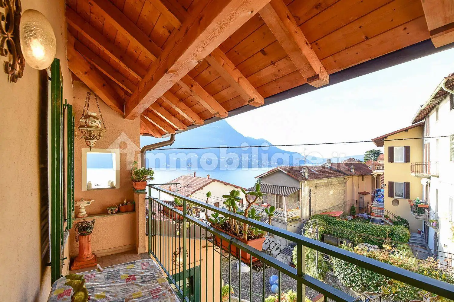 Casa indipendente in vendita a Carate Urio