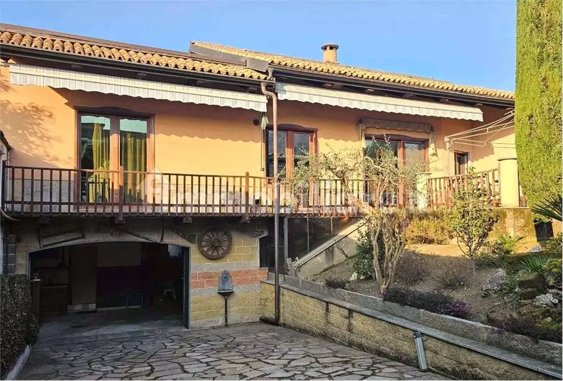 Villa in vendita a Cavour