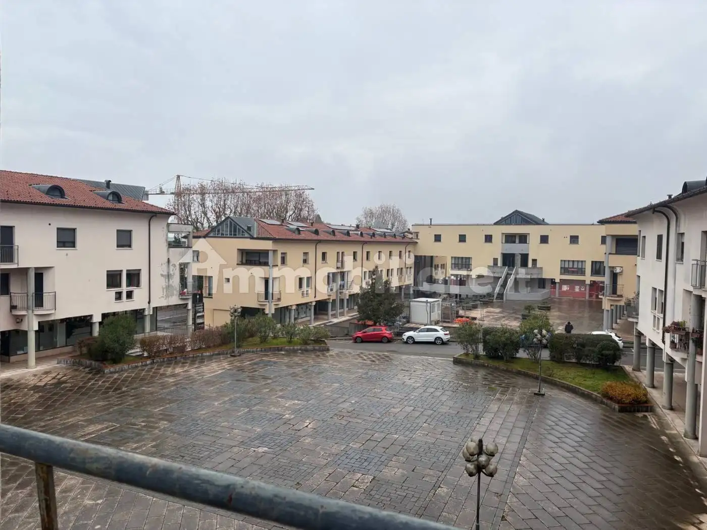 Trilocale via Raffaello Sanzio 2, Centro, Azzate - foto 2