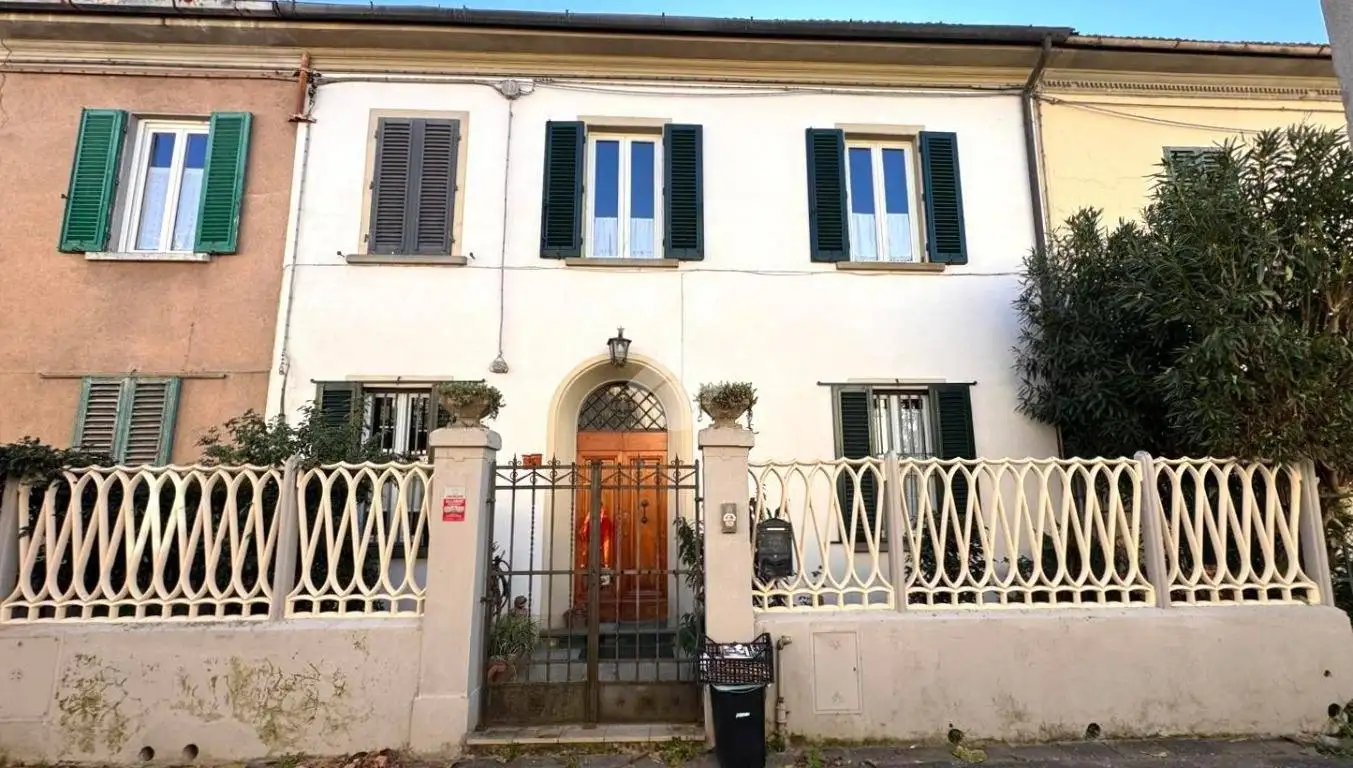 Casa indipendente in vendita a Pistoia